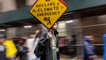 تظاهرات في نيويورك ومطالبة بحالة طوارئ مناخية (سبنسر بلات/ Getty)