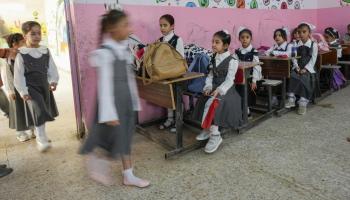 تلاميذ في صف في العراق مع العودة إلى المدرسة (هادي مزبان/ أسوشييتد برس)