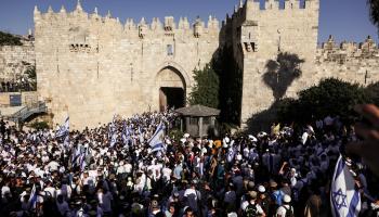 مستوطنون في القدس خلال مسيرة الأعلام 5 يونيو 2024 (رونين زفولون/رويترز)