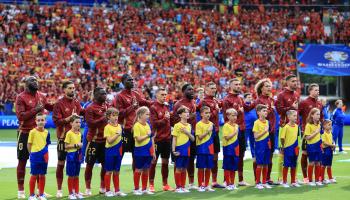 وقف نجوم بلجيكا لأداء النشيد الوطني قبل مباراتهم في اليورو، 17 يونيو 2024 (سيمون ستاكبول/Getty)