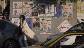 الانتخابات الرئاسية الإيرانية صور المرشحين في أحد شوارع طهران، 20 يونيو، 2024 (Getty)