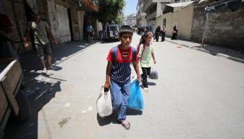 أطفال فلسطينيون نازحون من حي الشجاعية في مدينة غزة - 27 يونيو 2024 (داود أبو الكاس/ الأناضول)
