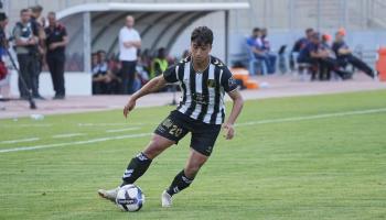 يوسف بشّة خلال ظهوره مع نادي الصفاقسي في بطولة الدوري هذا الموسم (موقع إكس)