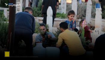 زيارة القبور تنبش الذكريات في الشمال السوري