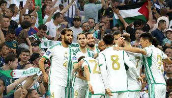حقق منتخب الجزائر فوزاً صعباً على نظيره الأوغندي (العربي الجديد/Getty)