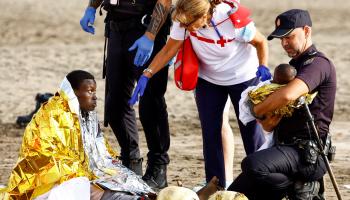 إسعاف مهاجرين في جزر الكناري - 19 يوليو 2019 (بورخا سواريث/ رويترز)
