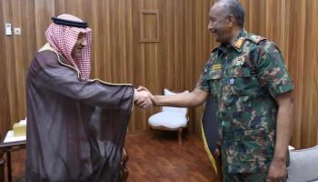 البرهان يلتقي نائب وزير الخارجية السعودي وليد الخريجي (سونا)
