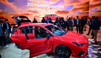 الكشف عن سوبارو إمبريزا 2024 في معرض لوس أنجلوس للسيارات، 17 نوفمبر 2022 (فريدريك جي براون/ فرانس برس)