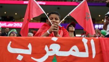 طفل يشجع منتخب المغرب في كأس العالم في قطر عام 2022 (يوسف لوعيدي/Getty)