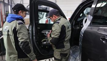 إعادة تجهيز سيارات القوات المسلحة الأوكرانية، 26 أبريل 2024 (يوري ريلشوك/ Getty)