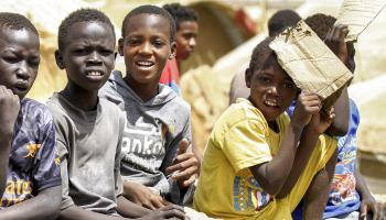 أطفال مهجرون في مخيم نازحين في السودان - 15 مايو 2024 (فرانس برس)