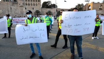 تظاهرة منددة بتأجيل الانتخابات الرئاسية، طرابلس2021 (محمود تركية/ فرانس برس)