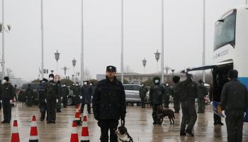 عناصر من الشرطة الصينية في بكين، 5 مارس 2024 (إيمري أيتكين/الأناضول)