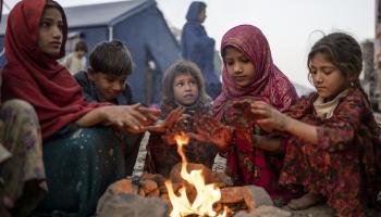 لاجئون أفغان عائدون من باكستان (إبرايهم نوروزي/أسوشييتدبرس)