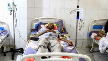 مرضى السرطان في السودان يتلقون العلاج في مستشفى القضارف للأورام، 1 مايو 2024 (فرانس برس)