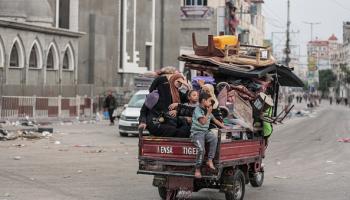 فلسطينيون ينزحون من رفح جراء الاجتياح الإسرائيلي، 10 مايو 2024 (Getty)