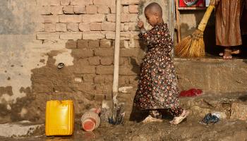 أطفال أفغانستان يعانون بسبب الفيضانات، 26 مايو 2024 (فرانس برس)