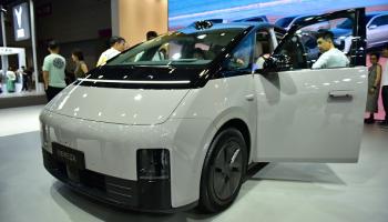 معرض للسيارات الكهربائية في شنزن الصينية - 1 يونيو 2024 (Getty)