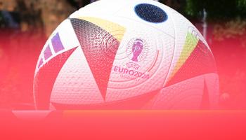كرة عملاقة لبطولة أمم أوروبا 2024 في 12 يونيو 2024 في كولونيا (باو بارينا / Getty)