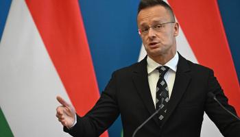 وزير الخارجية المجري في مؤتمر صحافي، بودابست 17 يونيو 2024 (Getty)