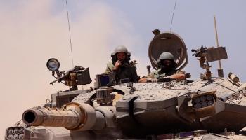دبابة إسرائيلية على الحدود مع قطاع غزة، 18 يونيو 2024 (جاك غويز/فرانس برس)