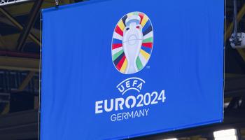 شعار يورو 2024 في ملعب دورتموند (ميكولاج باربانيل/Getty)