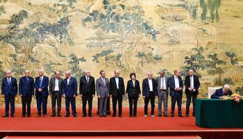 ممثلو فصائل فلسطينية مع وزير الخارجية الصيني وانغ يي في بكين، 23 يوليو 2024 (فرانس برس)