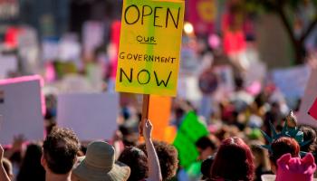 الإغلاق الحكومي الأميركي\تظاهرة النساء ضد ترامب\DAVID MCNEW/AFP) 