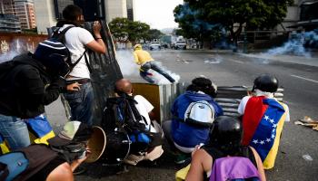 فنزويلا/اشتباكات مع الشرطة بتظاهرات ضد مادورو/فيدريكو بارا/فرانس برس