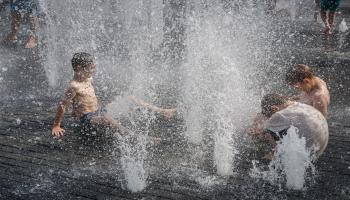 موجة حر شديدة في المملكة المتحدة (ليونيس أليكسوبولوس/Getty)