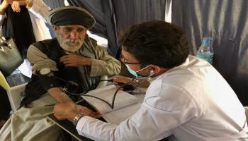 طالبان تغلق المراكز الصحية في جنوب أفغانستان (تويتر)