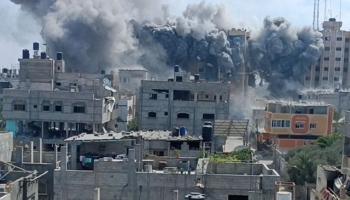 قصف إسرائيلي على مخيم النصيرات وسط قطاع غزة / 22 يوليو 2024 (رويترز)