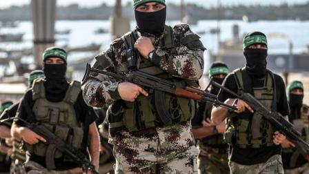 عناصر حماس خلال عرض عسكري في مدينة غزة (Getty)