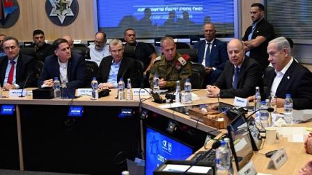 نتنياهو يترأس اجتماعا سابقا للكابينت الإسرائيلي، 7 أكتوبر 2023 (الأناضول)