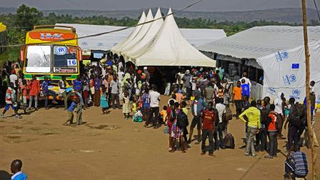 من دون بطاقات اللجوء تتوقف حياة الفارين إلى أوغندا (Getty)