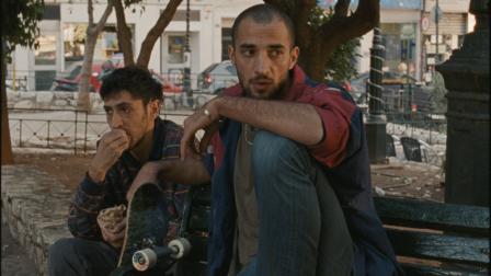 محمود بكري وآرام صباح في "إلى أرض مجهولة" (الموقع الإلكتروني لـ"نصف شهر السينمائيين") 