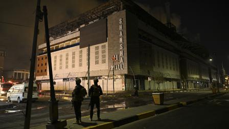 موقع الحريق في "شنشل مول" بالبصرة، 16 يونيو (حسين فالح/ فرانس برس)
