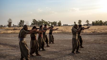 أسلحة متطورة لدى حزب العمّال الكردستاني/تدريبات لمقاتلين من "الكردستاني" جنوب كركوك، 15 أكتوبر 2015 (Getty)