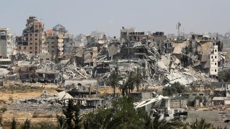 مبانٍ مدمرة قرب "محور نتساريم"، 21 إبريل 2024 (أشرف عمرة/الأناضول)
