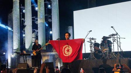 فرقة كايروكي في مهرجان دقة التونسي (فيسبوك)