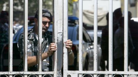 عنصر قوى أمن داخلي في سجن القبة في طرابلس في شمال لبنان - 20 سبتمبر 2010 (فرانس برس)