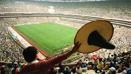 ملعب الآزتيك في مكسيكو خلال افتتاح كأس العالم 1986 (Getty)