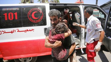 عشرات المصابين يومياً في غزة (أشرف أبو عمرة/الأناضول)