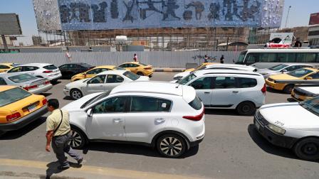 سيارات في أحد شوارع ساحة التحرير وسط بغداد سيارات العراق (أحمد الربيعي/ فرانس برس)
