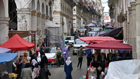 سوق في العاصمة الجزائرية (عيسى تيرلي/الأناضول)