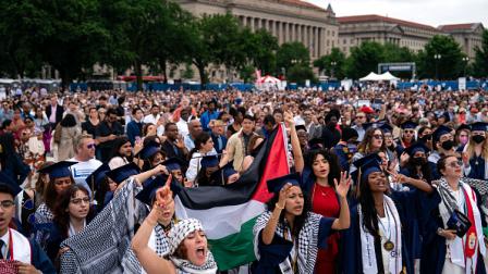 طلاب جامعة جورج واشنطن يتظاهرون تضامنا مع غزة  19 مايو 2024 (Getty)