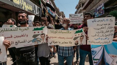 من احتجاجات مدينة بنش على هيئة تحرير الشام، بنش 17 مايو 2024 (معاوية أطرش/فرانس برس)