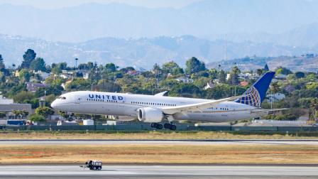 طائرة بوينغ لشركة يونايتد إيرلاينز الأميركية/ لوس انجلس 3 يوليو 2024 (Getty)
