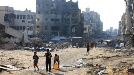 نزوح فلسطينيين في مدينة غزة وسط الدمار، 9 يوليو 2024 (داوود أبو الكاس/الأناضول)