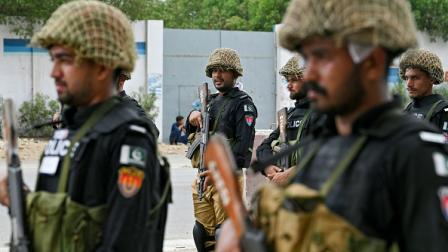 عناصر من قوات الأمن الباكستاني، كراتشي 16 يوليو 2024 (آصف حسن/فرانس برس)